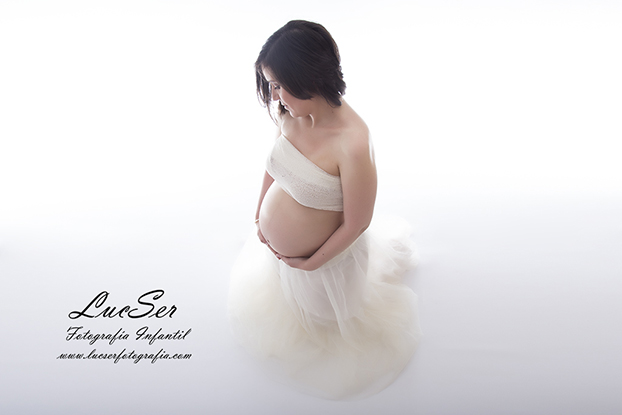 Sara y Alejandro: Sesión de fotografías de embarazo y maternidad en Burgos